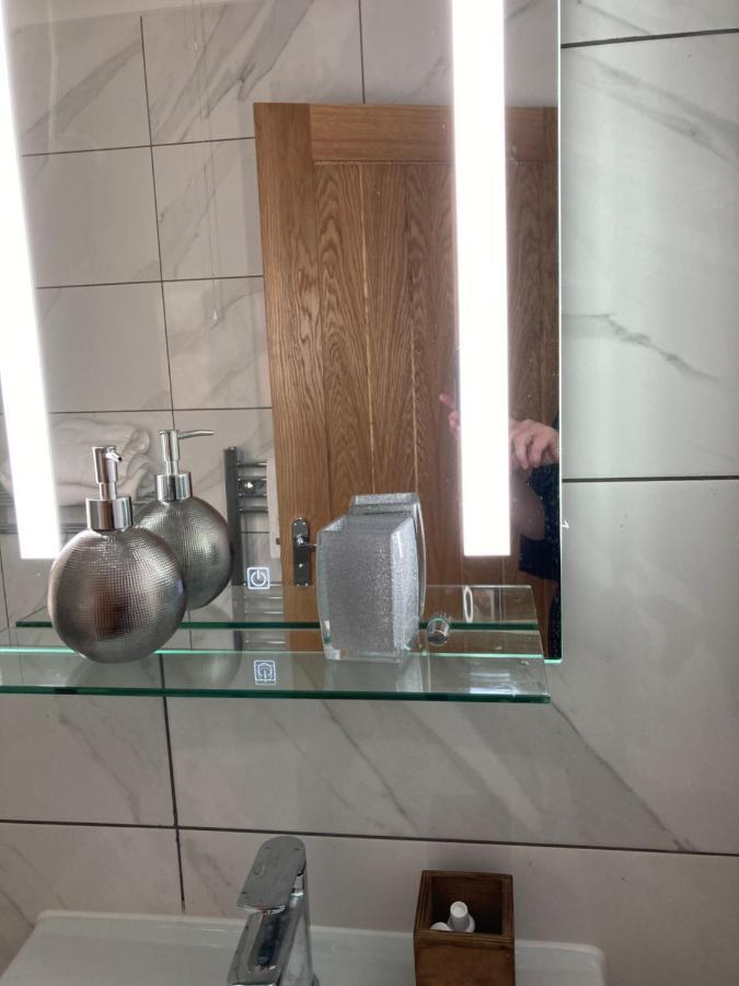 Beechfield House Modern Studio Self-Contained Unit With Free Wifi And Parking And Kitchen Area 4M From City Centre And Castle Cardiff Exterior photo