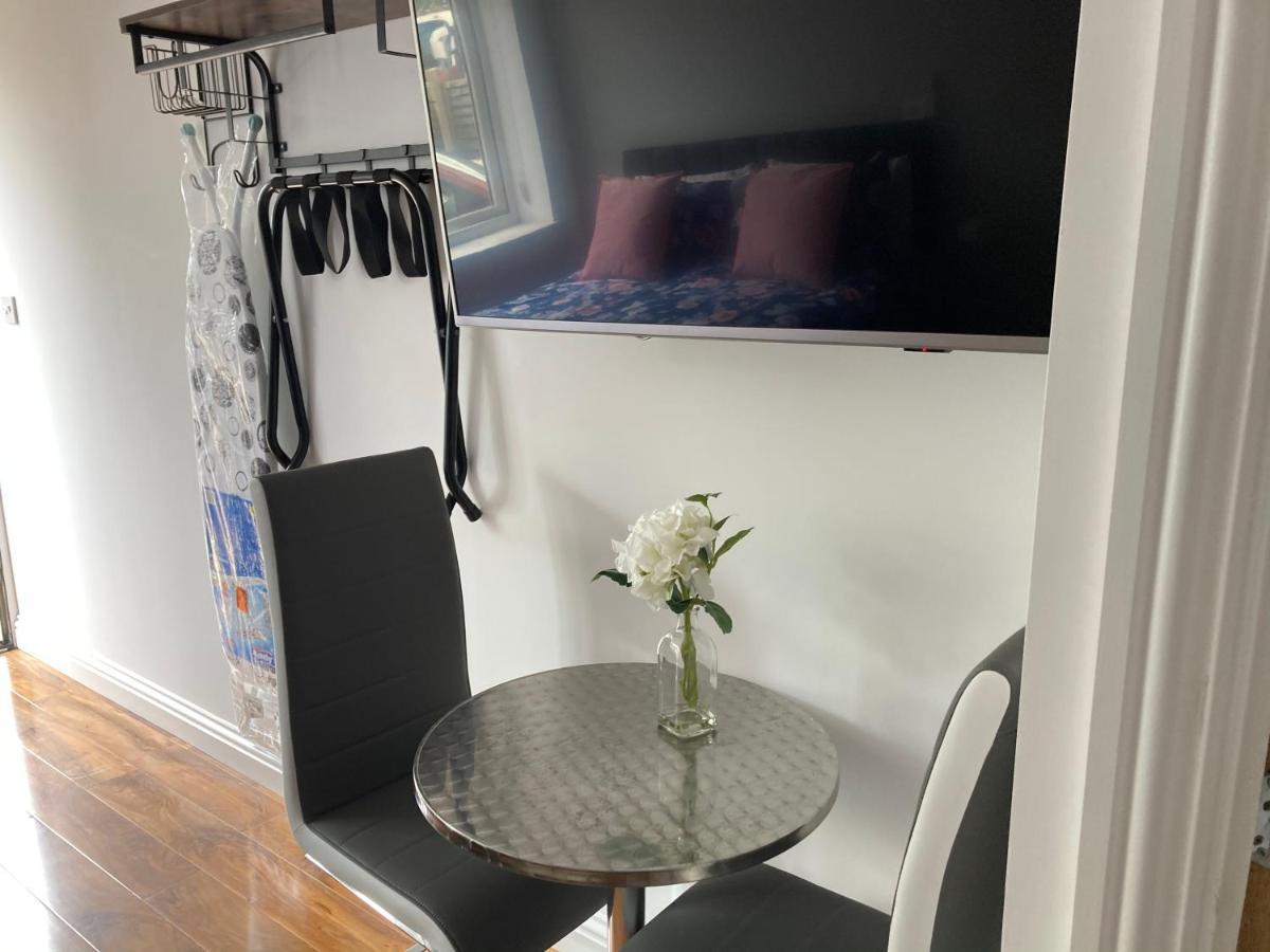 Beechfield House Modern Studio Self-Contained Unit With Free Wifi And Parking And Kitchen Area 4M From City Centre And Castle Cardiff Exterior photo