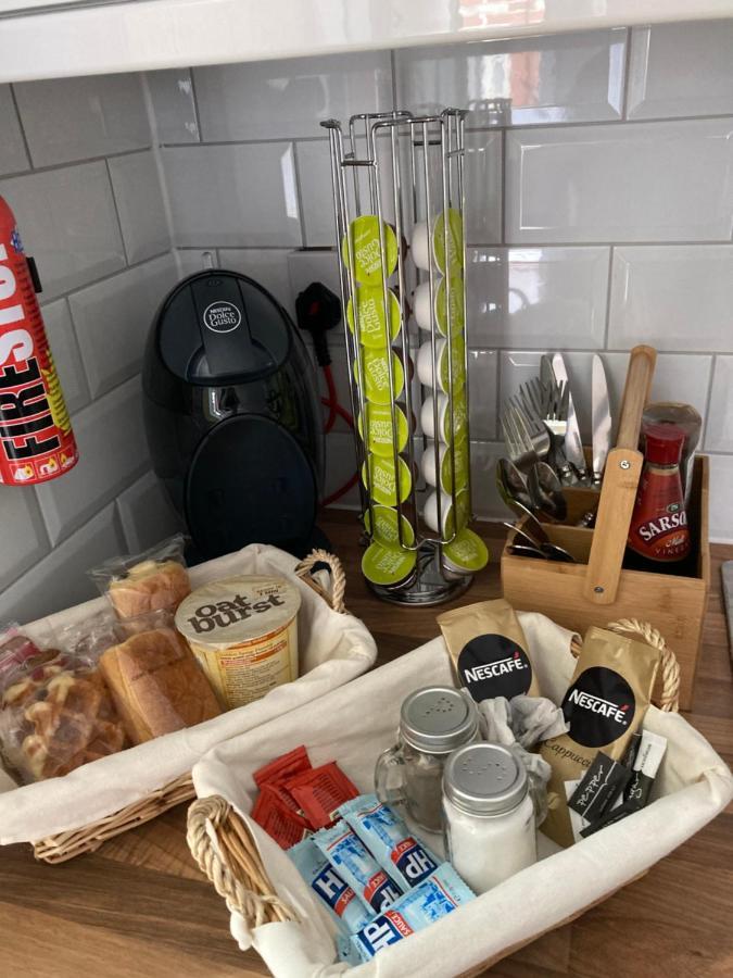 Beechfield House Modern Studio Self-Contained Unit With Free Wifi And Parking And Kitchen Area 4M From City Centre And Castle Cardiff Exterior photo
