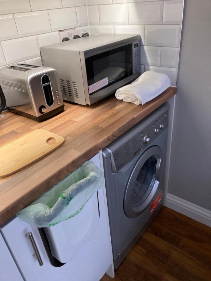 Beechfield House Modern Studio Self-Contained Unit With Free Wifi And Parking And Kitchen Area 4M From City Centre And Castle Cardiff Exterior photo