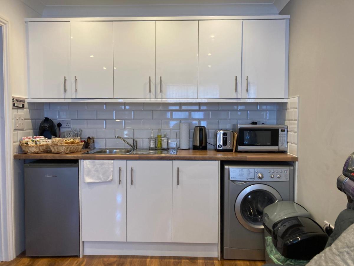 Beechfield House Modern Studio Self-Contained Unit With Free Wifi And Parking And Kitchen Area 4M From City Centre And Castle Cardiff Exterior photo